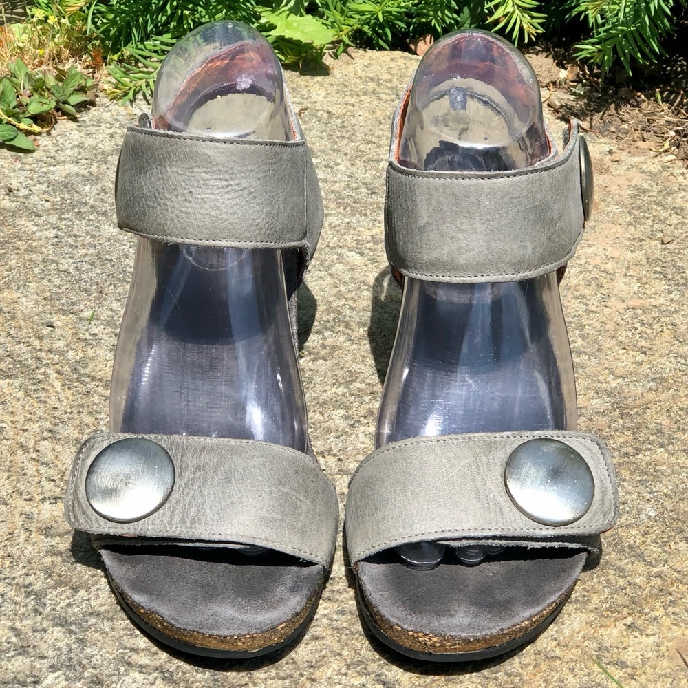 Taos Carousel Wedge Sandal Gray Leather Open Toe Heels Comfortable Women’s EU 39
